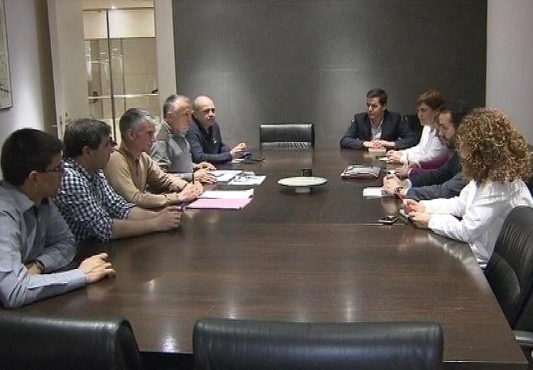 Los representantes de los trabajadores de Hidro Nitro se reúnen con las portavoces de Energía e Industria