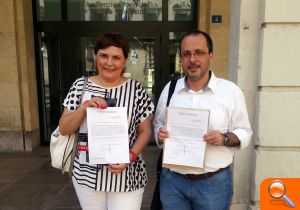Julián López y Patricia Blanquer recogen sus credenciales de diputados en el Congreso